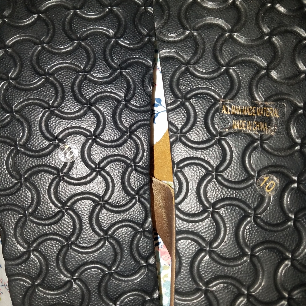 Sandals nwot - Picture 3 of 3
